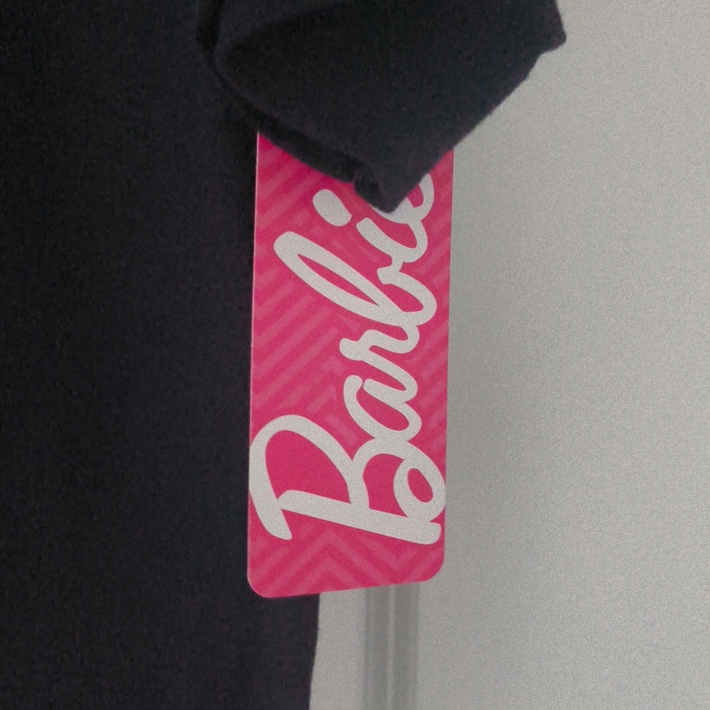 Brand new with Tags !!! Barbie XL Black T-Shirt - Picture 3 of 5